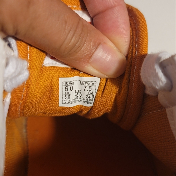 Old Skool Vans in Amber Suede-Size 7.5 Women's/6.0 Men's - Picture 11 of 11